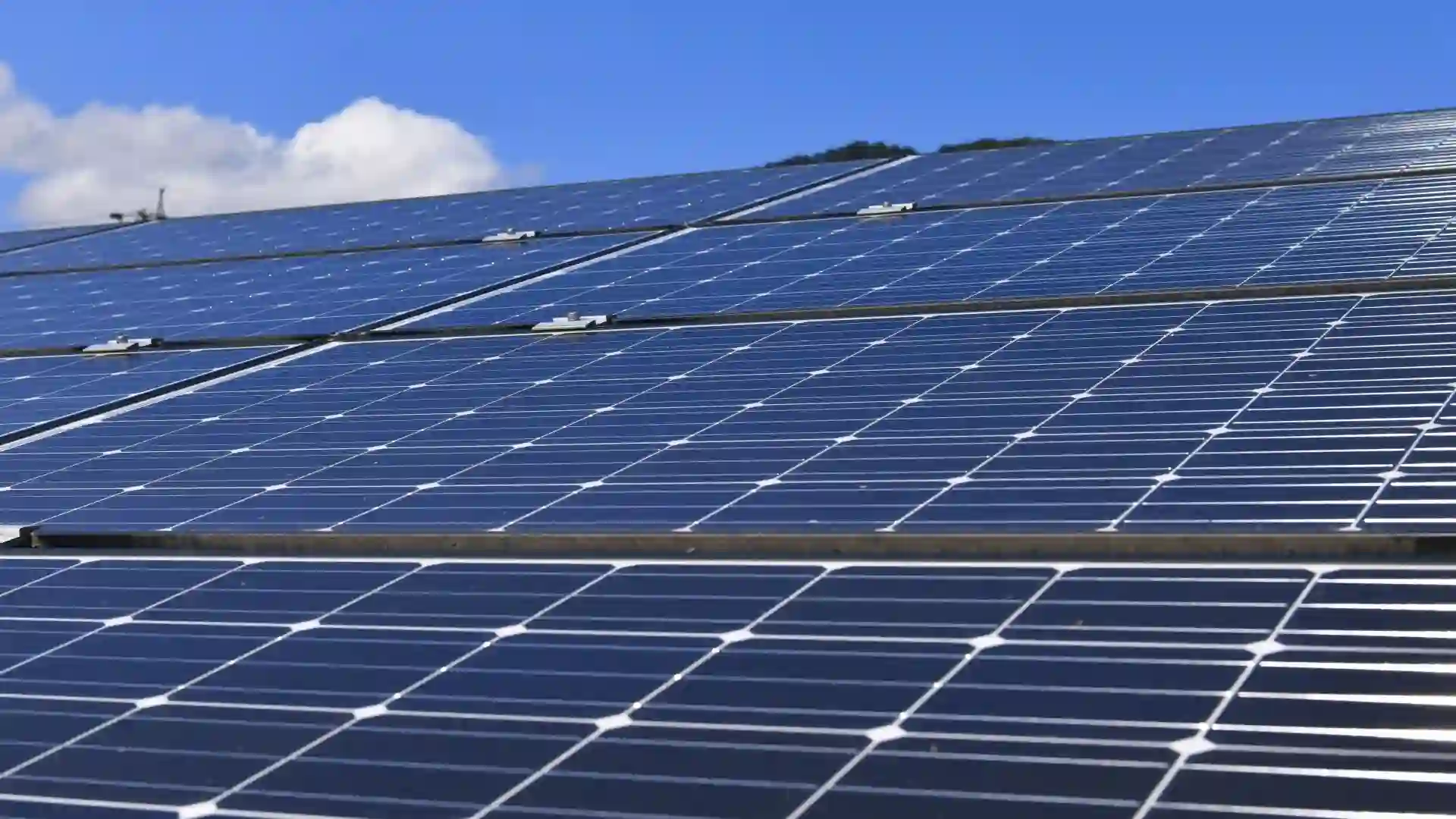 パワコンの寿命は何年？交換の判断基準から費用まで詳しく解説