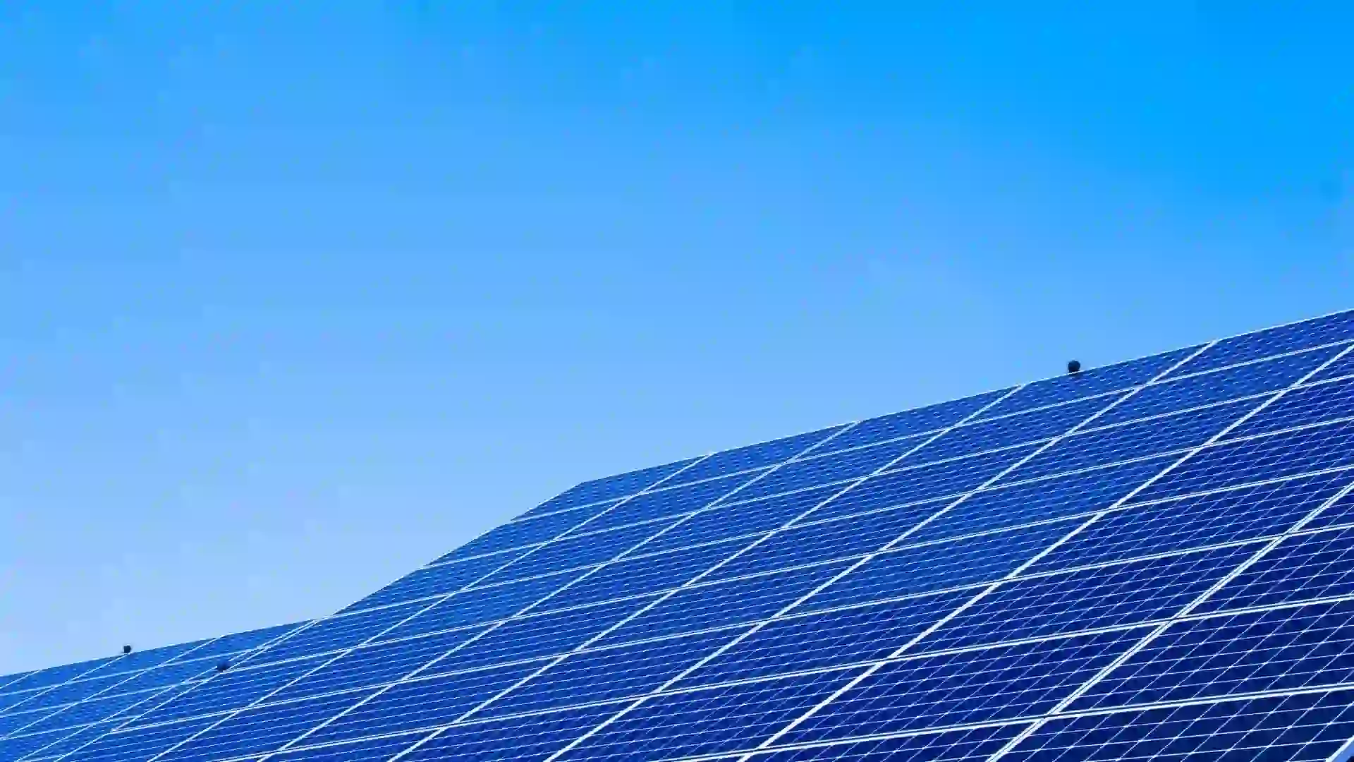 太陽光発電は停電時も使える？注意点や導入メリットを詳しく解説