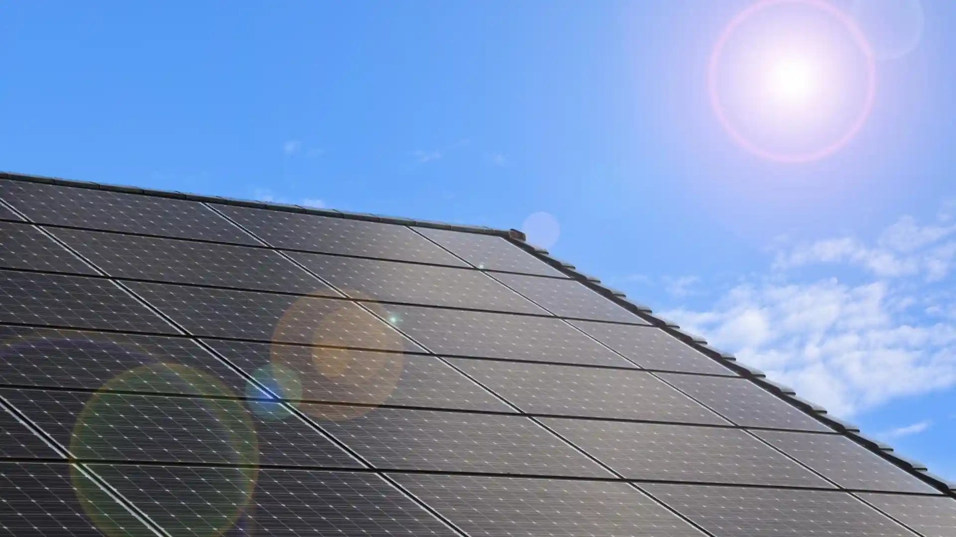 太陽光発電のパワコンが故障するとどうなる？原因や不具合時の対応を解説