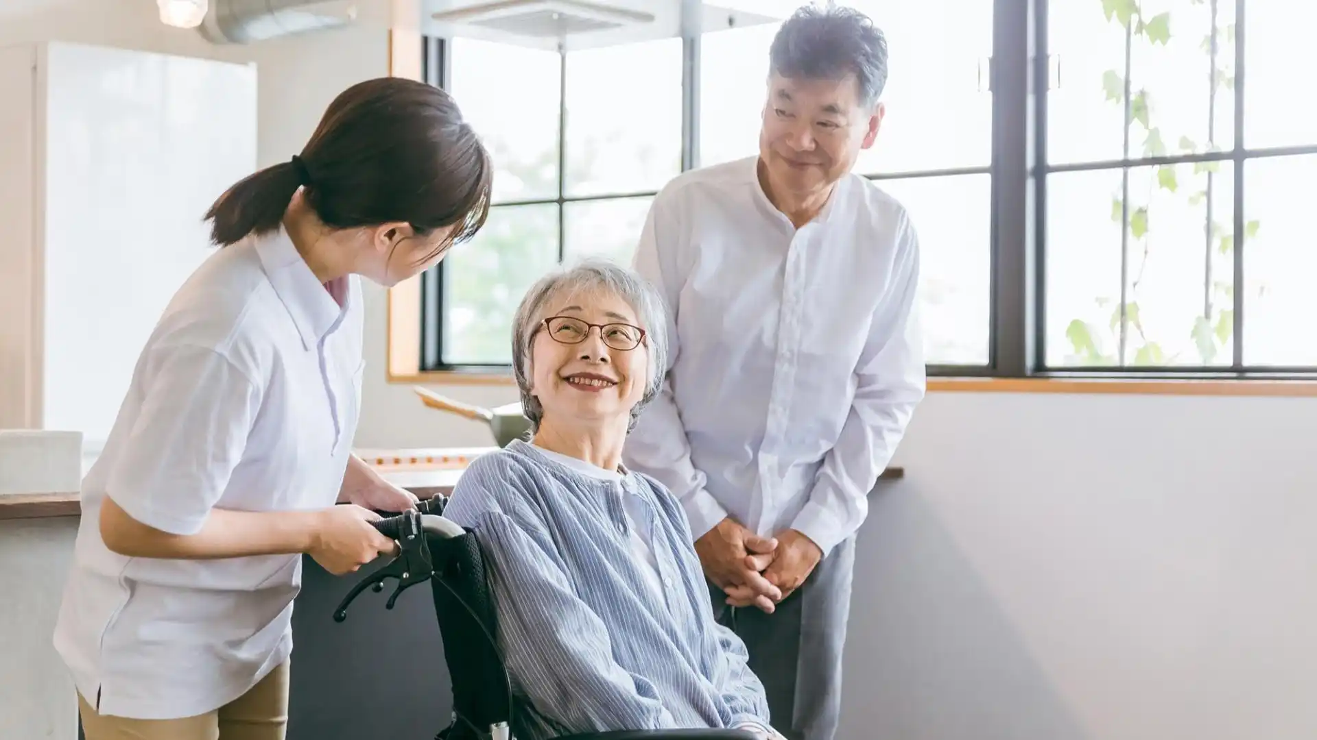 介護施設に太陽光発電を導入するべき？必要性や費用などを解説